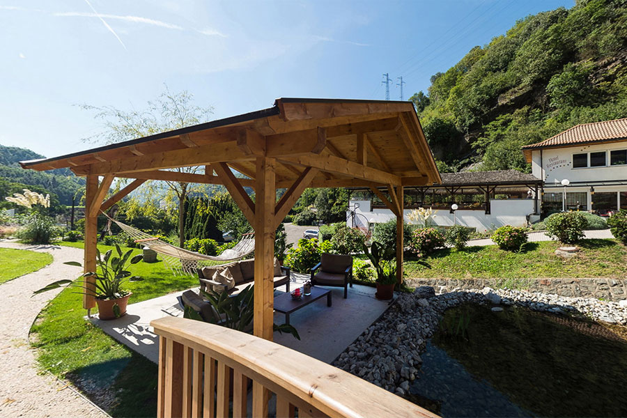 Teichanlage mit Lounge